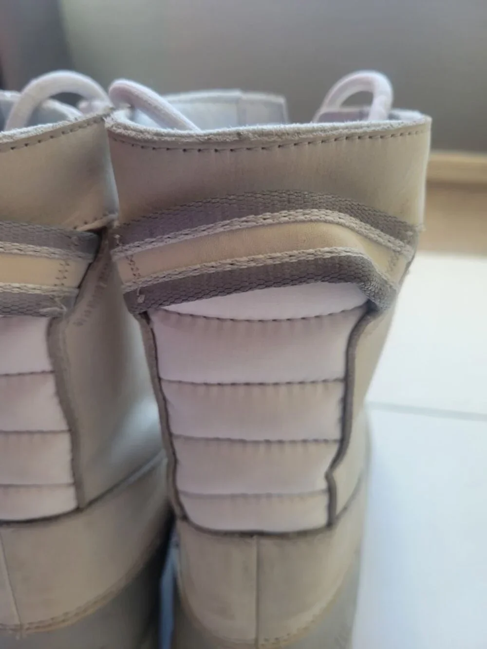 The North Face Women's Yukiona 200 Mid Boots Size 10 Snow Outer Wear Durable